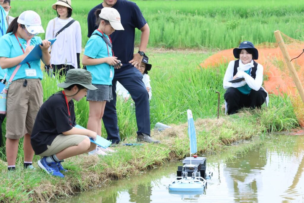 【開催報告】 「探Qみらいファーム」 にて小型除草ロボットの操縦体験の実施　